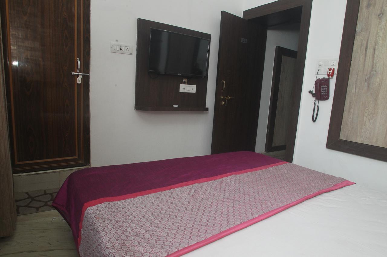 Alakhnanda Guest house *